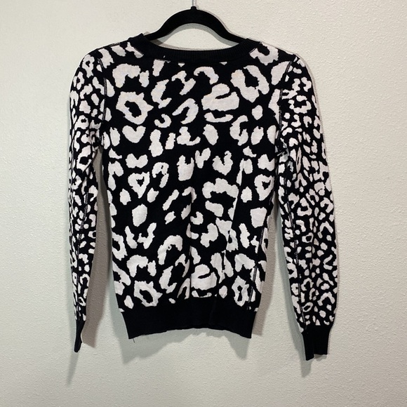 5 for $25 Express cheetah print animal print sweater black white - Picture 5 of 7